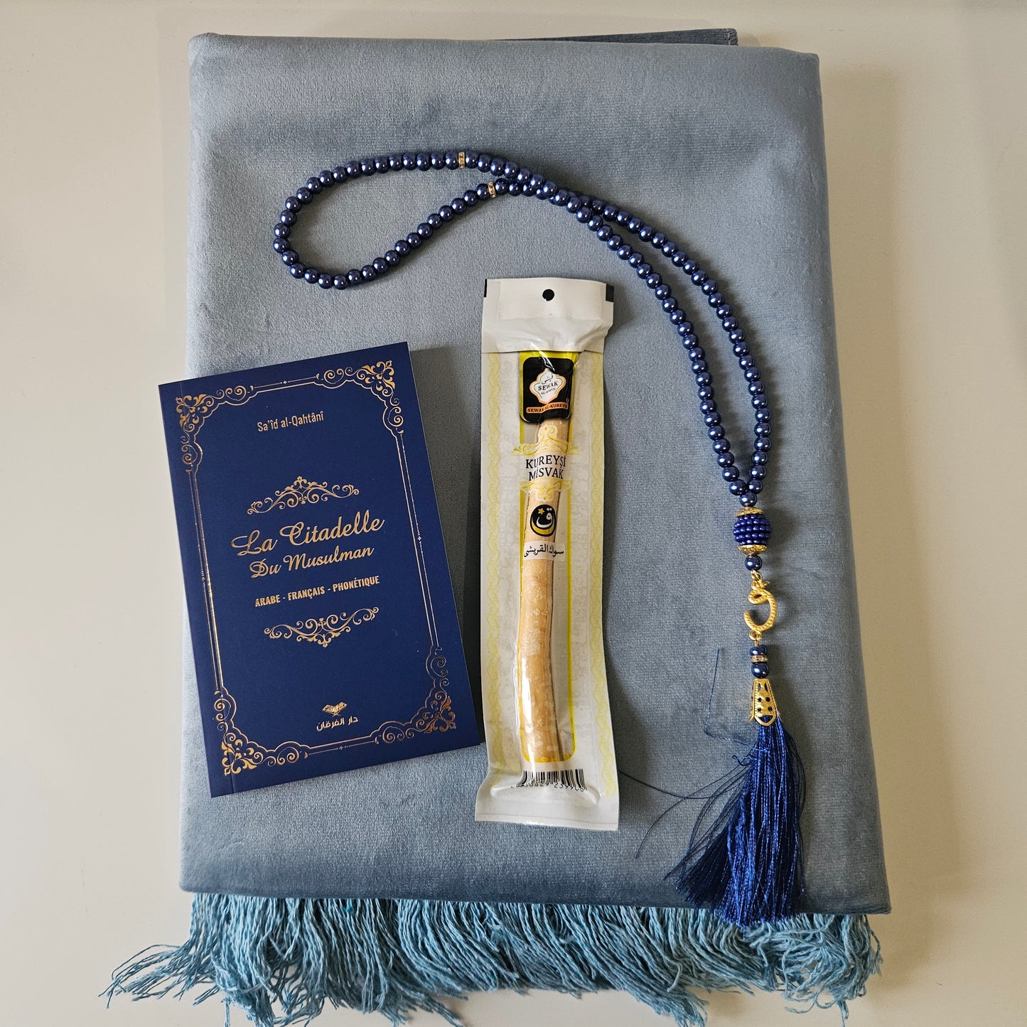 Coffret Tapis de prière personnalisé + 1 chapelet + 1 citadelle