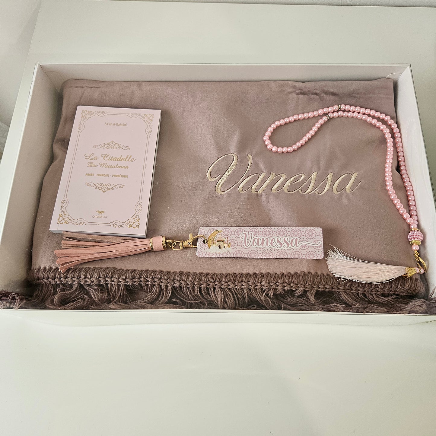 Coffret Tapis de prière personnalisé + 1 chapelet + 1 citadelle