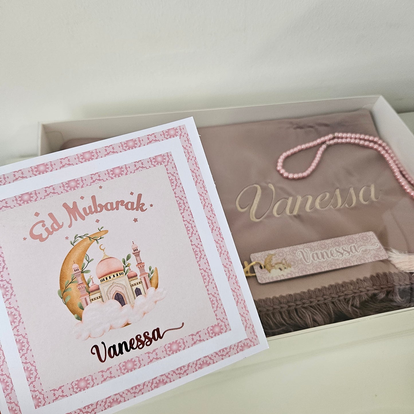 Coffret Tapis de prière personnalisé + 1 chapelet + 1 citadelle