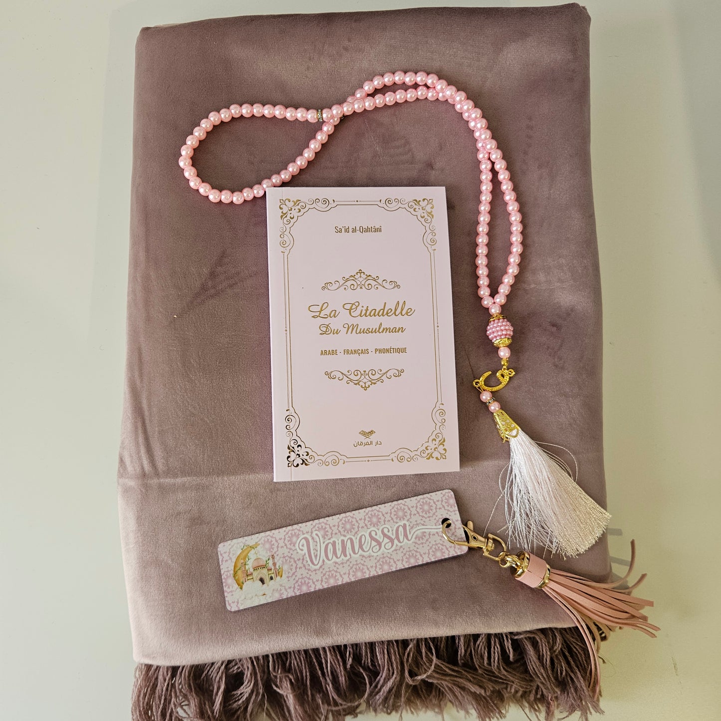 Coffret Tapis de prière personnalisé + 1 chapelet + 1 citadelle